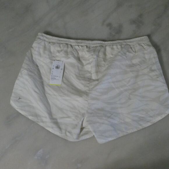 Old Navy Active Women's Large Shorts go dry liner Ivory tiger print lined NWT - Picture 4 of 6